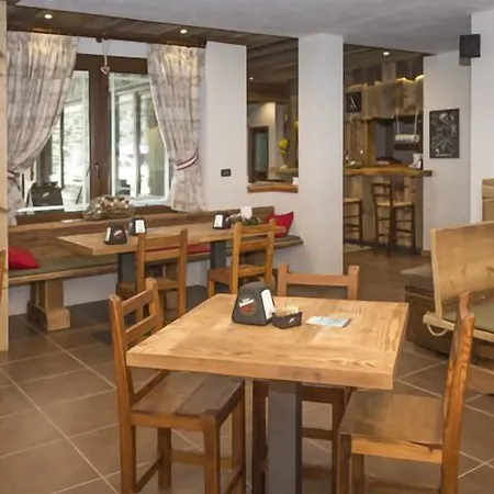 Hotel Clotes 3*